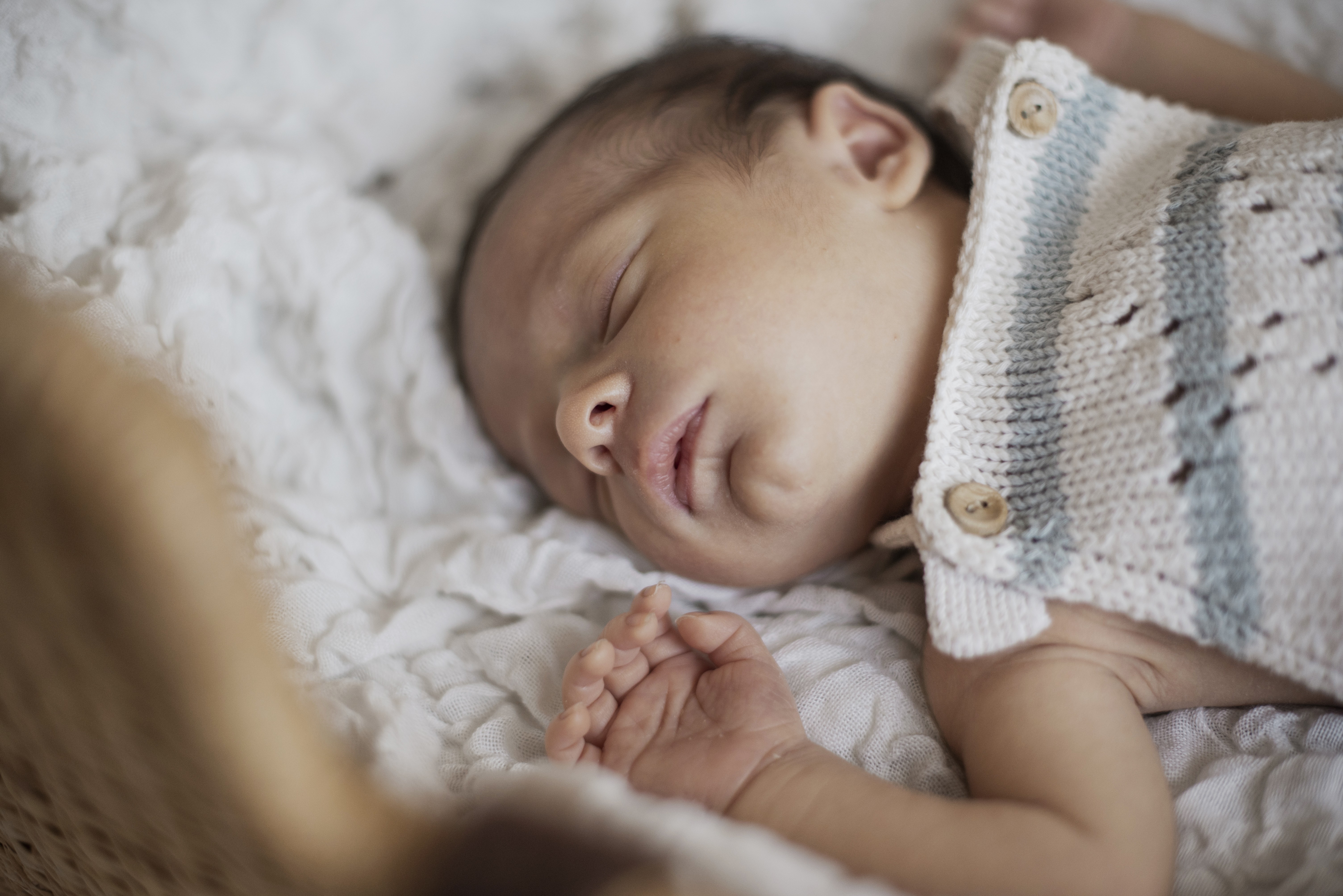 bayi mandi malam, tips mandi malam bayi, rutinitas tidur bayi, manfaat mandi malam untuk bayi, Bunda, si Kecil
